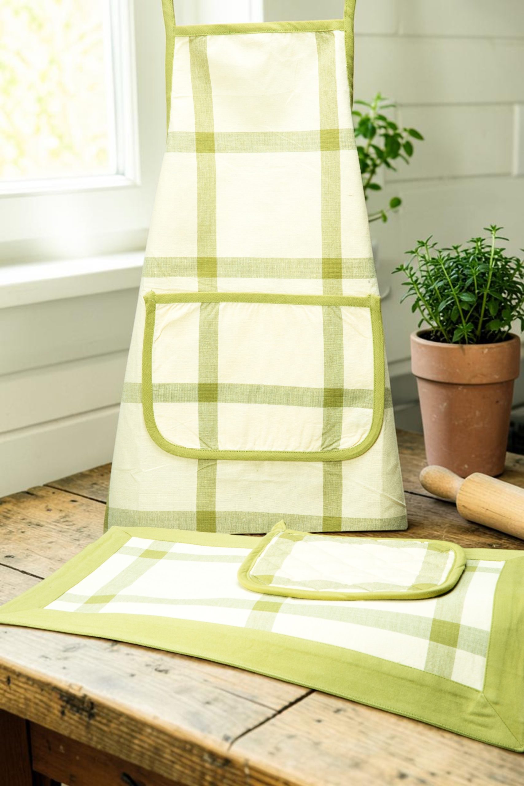 Gift Box - Apron, Pot Holder, Pot Matt & Place Matt (Green & White)